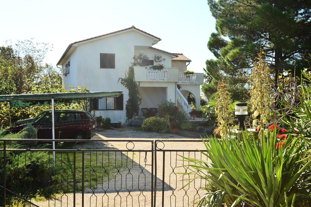 Apartments Stivic Pinezići Exteriör bild